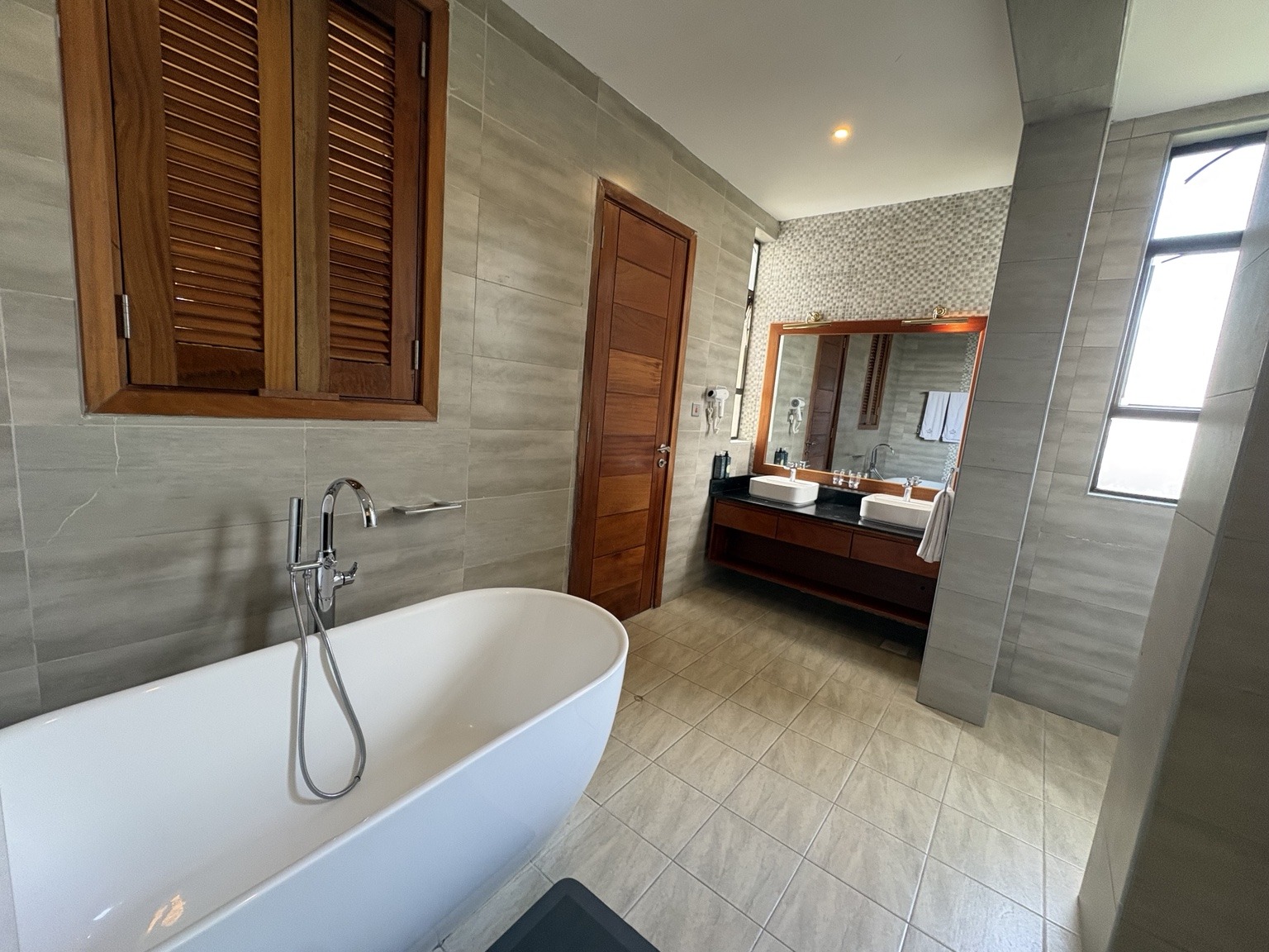 Villa 54 Executive Bathroom with bathtub and vanity