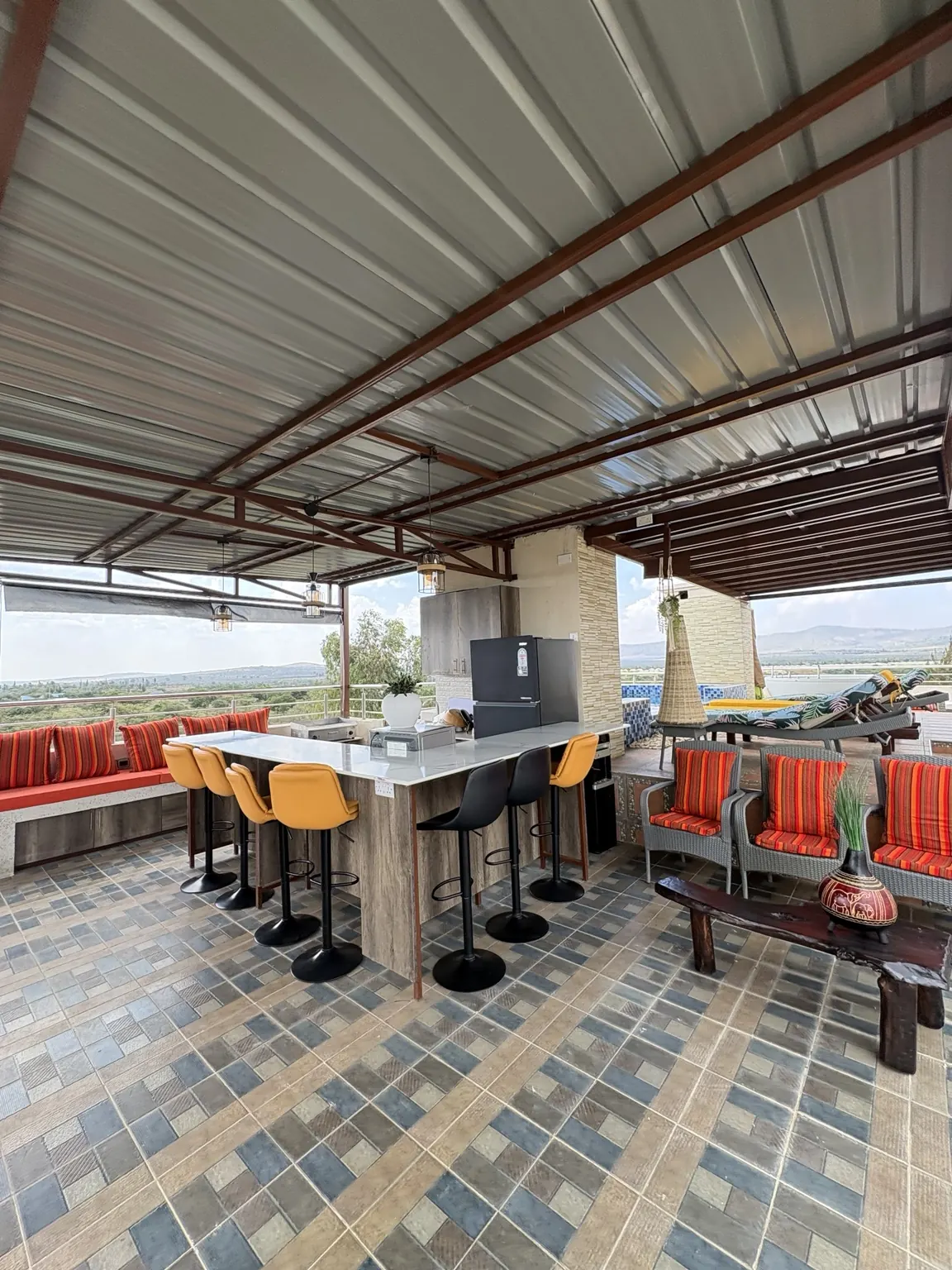 Rooftop dining and lounge